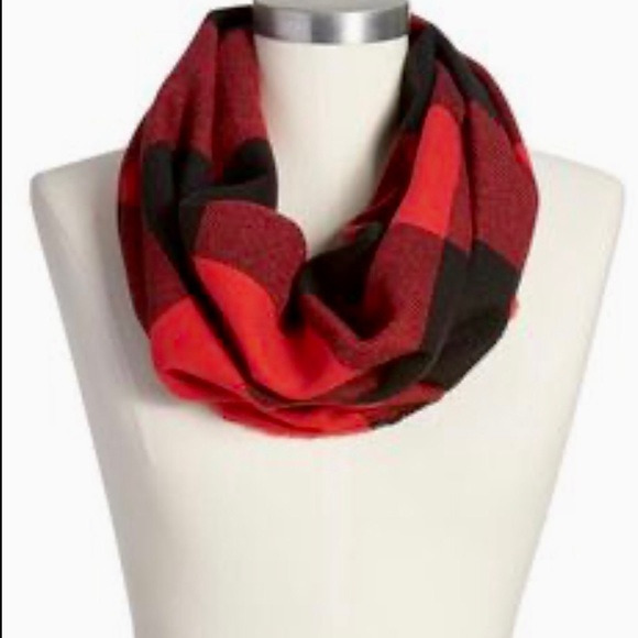 Plaid Scarf & Black Toque - Old Navy - Picture 2 of 3